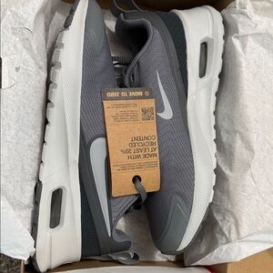 Nike Men's Dark Gray Sneakers